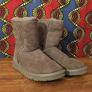 UGG - Australia - Women's Size 7 - Slip-on Boot Slippers